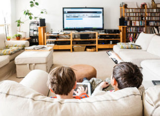 Telewizor w salonie – jak aranżować przestrzeń