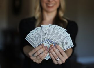 Jak można zarabiać nie wychodząc z domu? Jak można zarabiać nie wychodząc z domu?