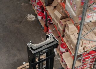 Zestawy jezdne do wózków magazynowych – funkcjonalność i niezawodność kółka obrotowe do wózków przemysłowych