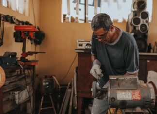 Specjalistyczne urządzenia i maszyny – klucz do precyzyjnej obróbki obróbka